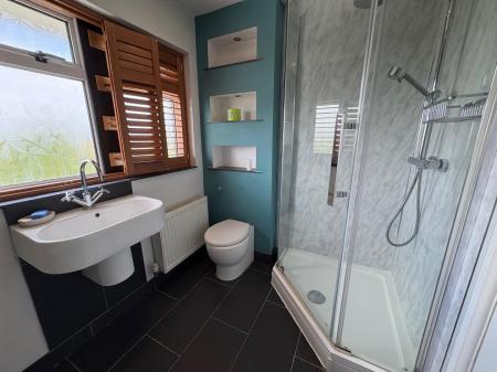 Bathroom 2.jpg
