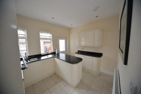 Kitchen 2.jpg