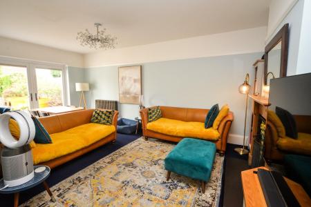 Lounge with dining area.jpg