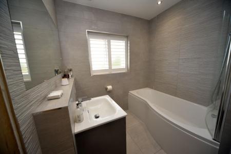 Bathroom 2.jpg