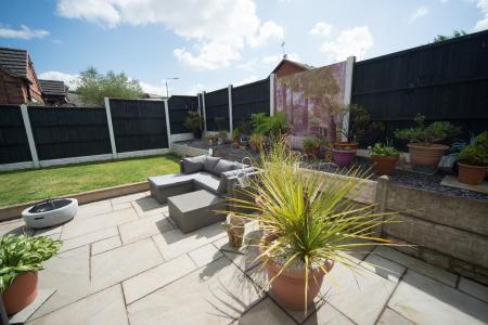 Patio 1.jpg