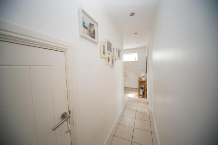 Hallway 1.jpg