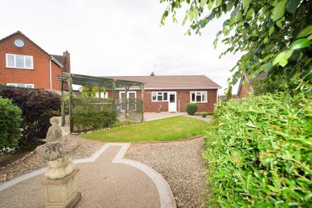 Garden to bungalow.jpg