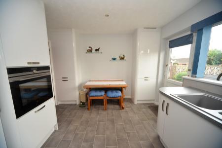 Kitchen 3.jpg