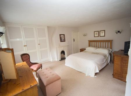 Bedroom 1.jpg