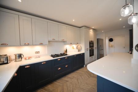 Kitchen 1.jpg