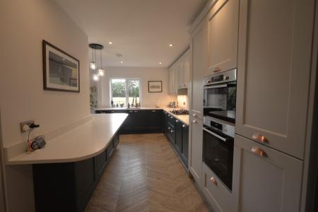 Kitchen 2.jpg