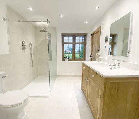 New Family Bathroom1.jpg