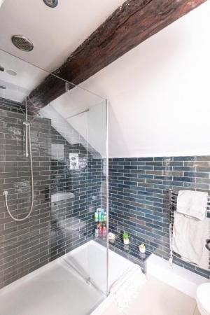 Guest Ensuite.JPG