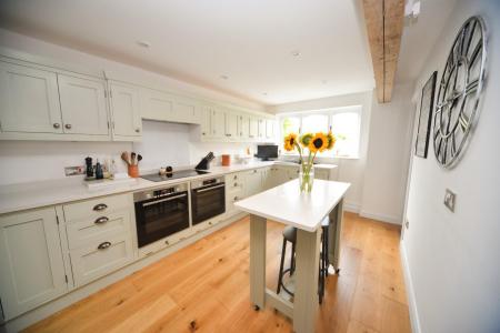 Kitchen 1.jpg
