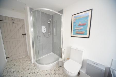 Bathroom 2.jpg