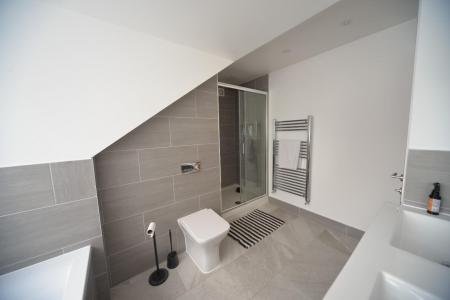 Top floor en suite Bathroom 2.jpg