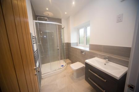 En suite to 1st floor.jpg