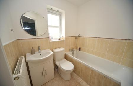 EN SUITE BATHROOM.jpg