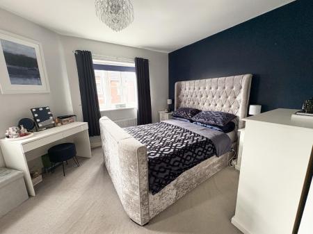 Principal bedroom 1.jpg