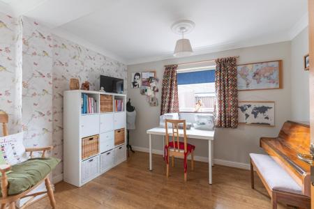 Bedroom 4/Hobbies Room