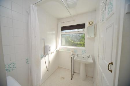 1st floor Wet room.jpg