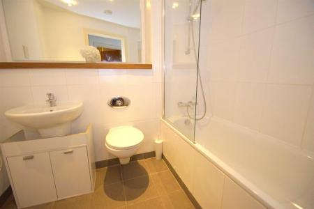 52 Skyline Bathroom