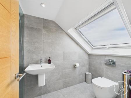 Bed 5 En-suite