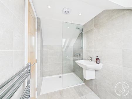 Bed 5 En-suite
