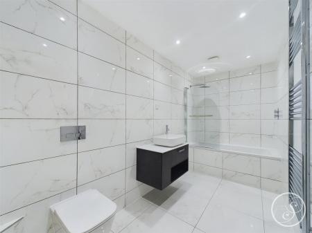 En-Suite Bathroom