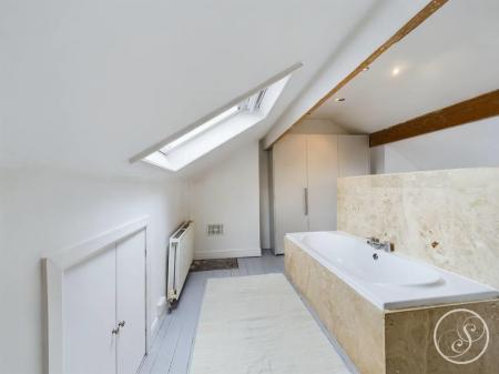 CAM02071G0-PR0148-STILL015-thumbnail-h750-70 (1).j