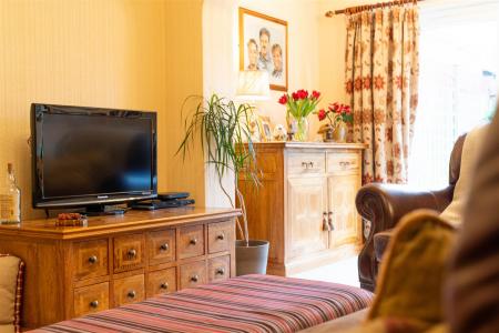 living room-5.jpg