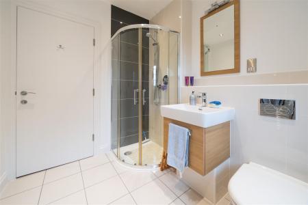 Bathroom 1-3.jpg
