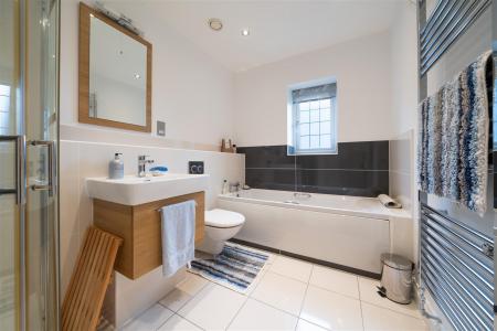 Bathroom 1.jpg