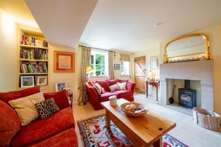 Living Room-2.jpg
