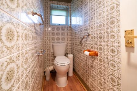 toilet.jpg