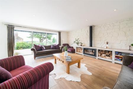 Living Area-6.jpg