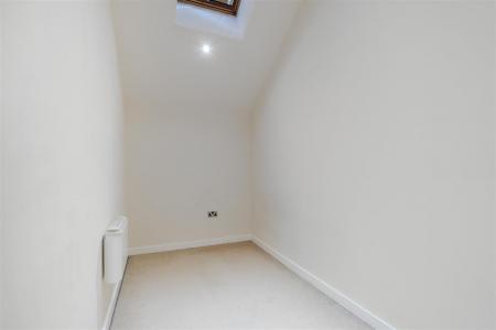 Bedroom 1.jpg