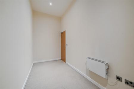 Bedroom 1-2.jpg