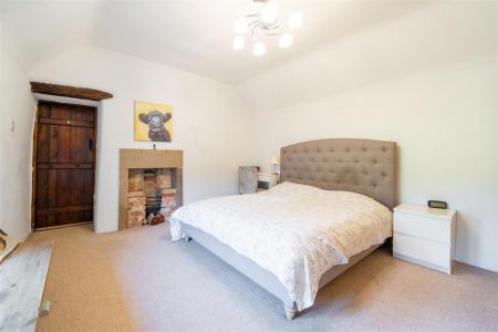 Bedroom 1-2.jpg