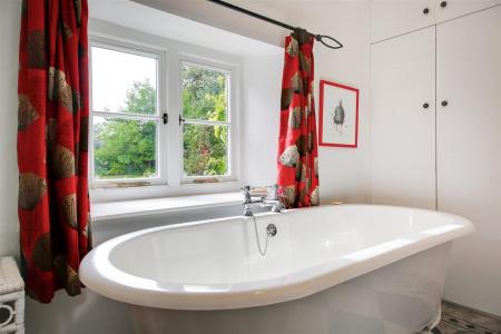 Bathroom2.jpg