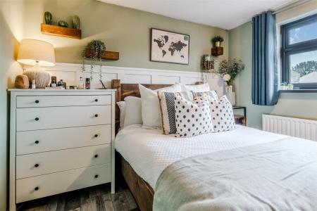 Bedroom 1.jpg