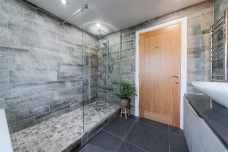 Bathroom-3.jpg