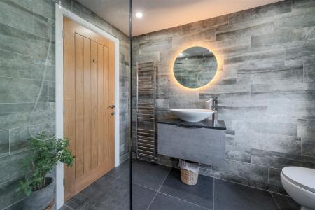 Bathroom-4.jpg