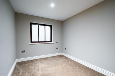 Bedroom 1.jpg