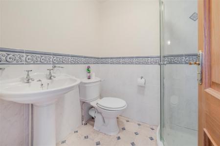 Bedroom 4.jpg