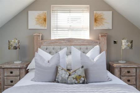 Bedroom 1-5.jpg