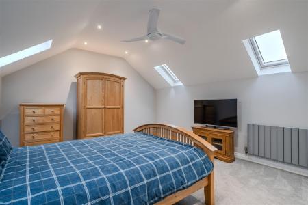 Bedroom 1-2.jpg