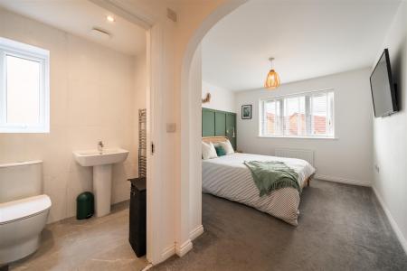 Bedroom 4.jpg