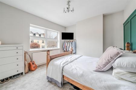Bedroom 1.jpg