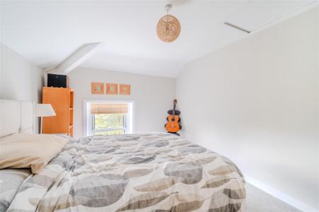 Bedroom 1.jpg