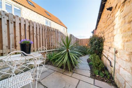 Side Garden-2.jpg