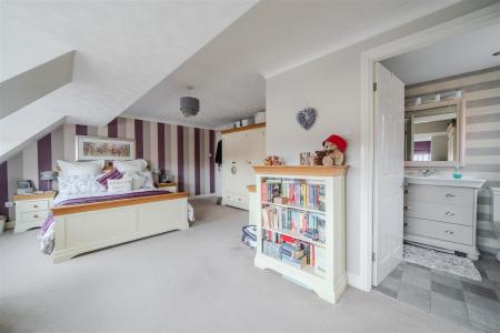 Bedroom 1-5.jpg