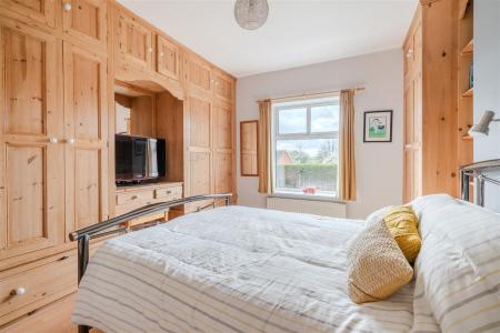 Bedroom 1-2.jpg