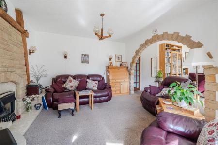Living Room-6.jpg